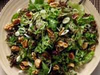 Salad with figs and raisins